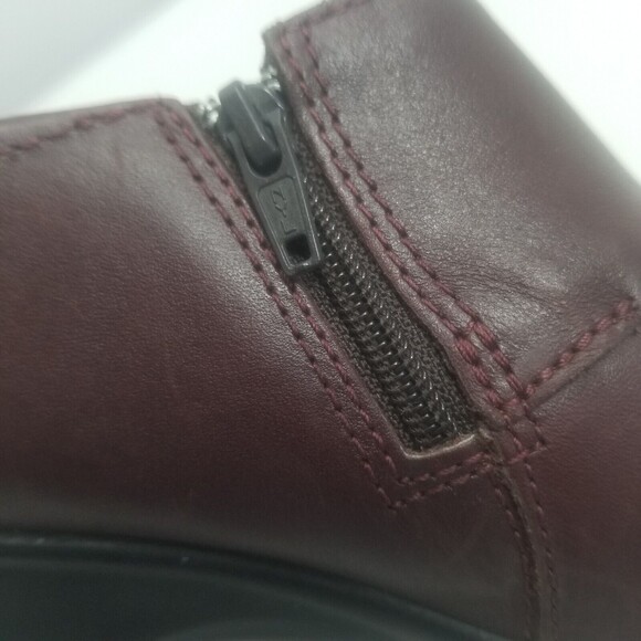 Clarks Collection Genette Vista Buckle Heeled Ankle Bootie Brown Leather Sz 7 M - Picture 9 of 12